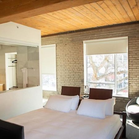 Hotel Ocho Toronto Bagian luar foto