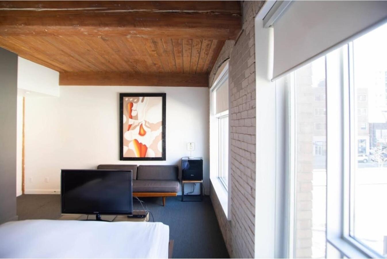 Hotel Ocho Toronto Bagian luar foto