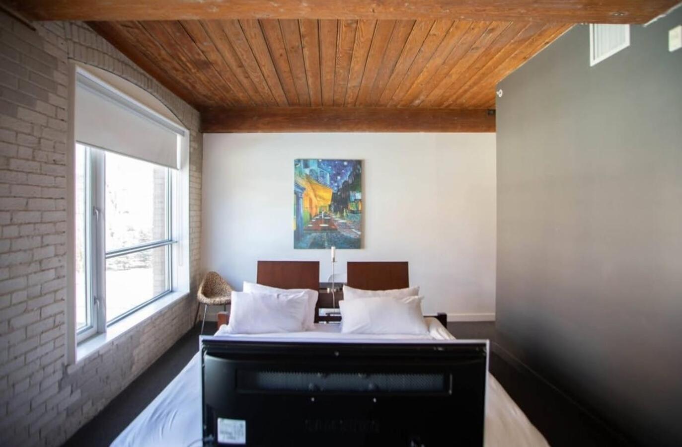 Hotel Ocho Toronto Bagian luar foto